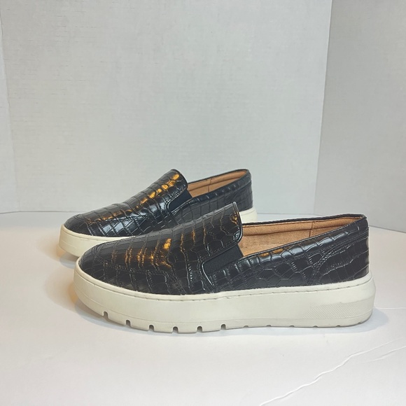 dinora slip on